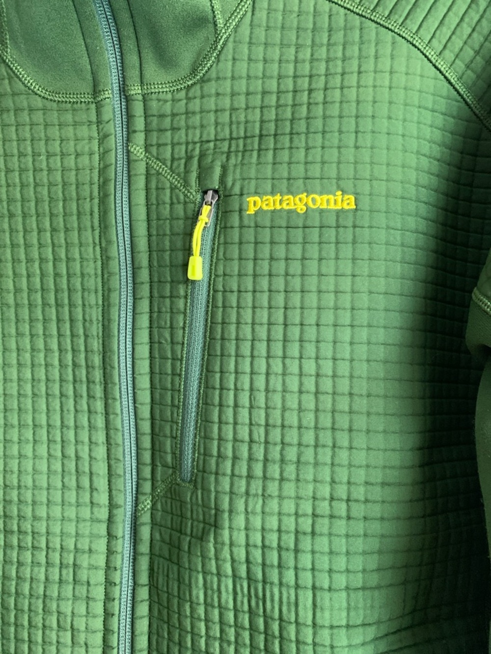 Patagonia Men’s Quilted Performance Jacket in Olive Green with Yellow Trim Sz L - Picture 3 of 7